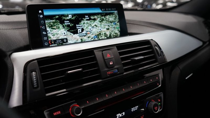 BMW 330 bild 21
