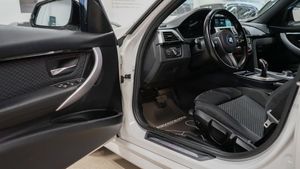 BMW 330 bild 12