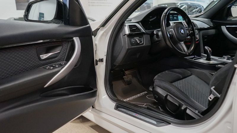 BMW 330 bild 12