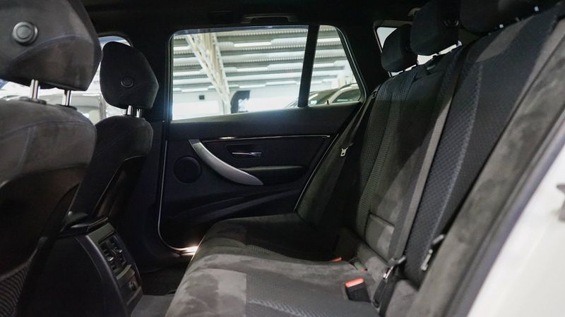 BMW 330 bild 18