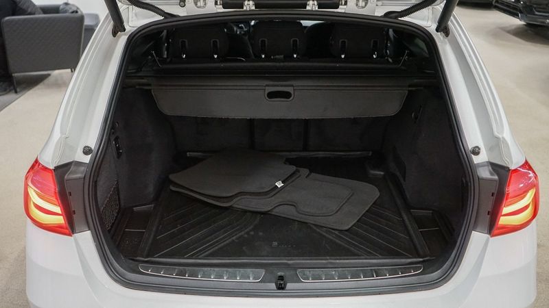 BMW 330 bild 8