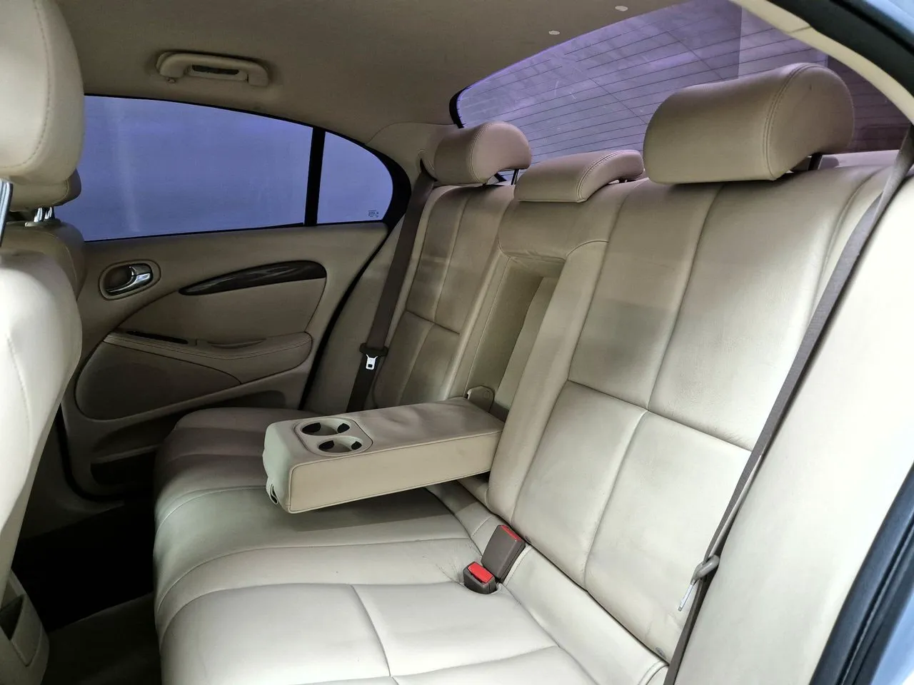 Vehicle image 21