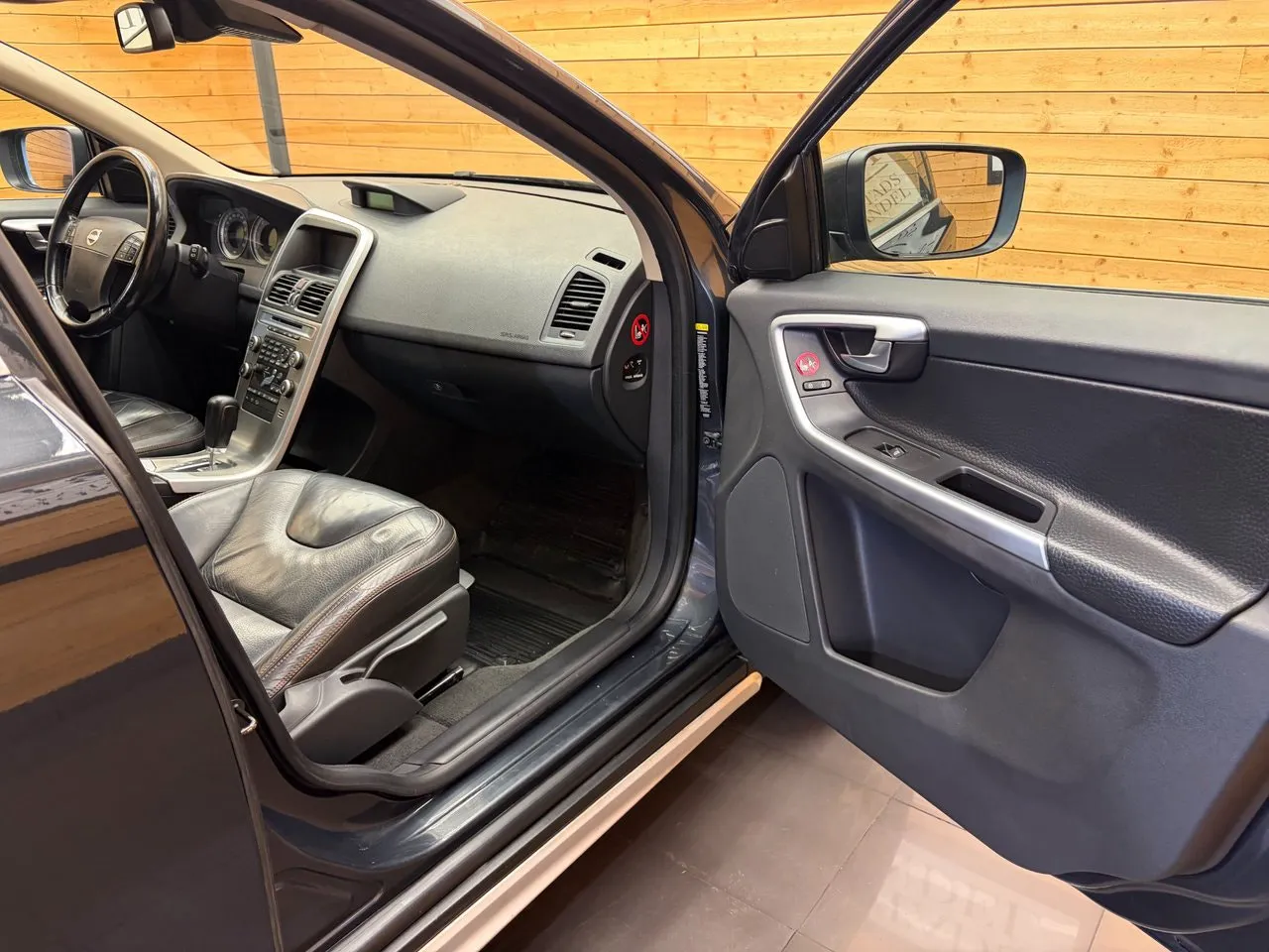 Vehicle image 18