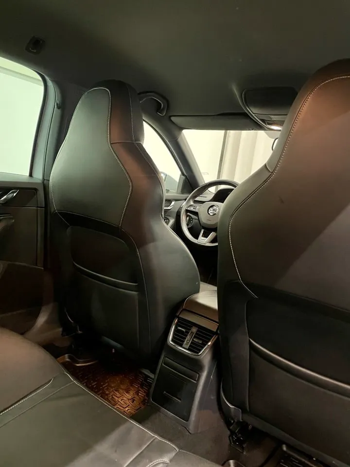 Vehicle image 18