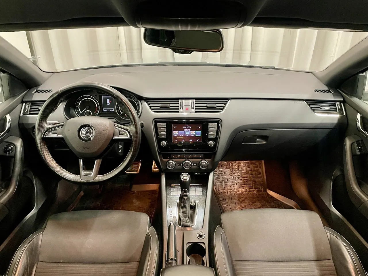 Vehicle image 14