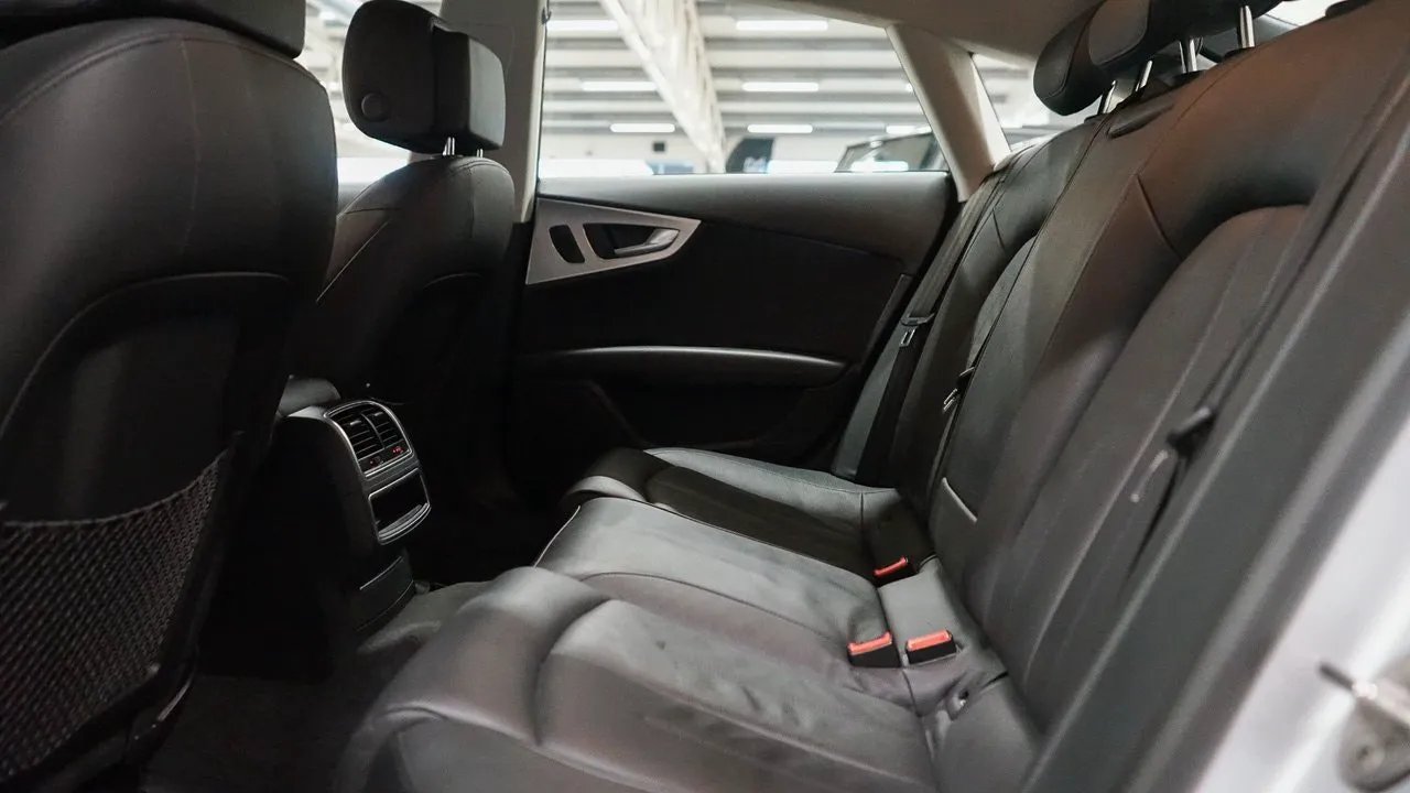 Vehicle image 21
