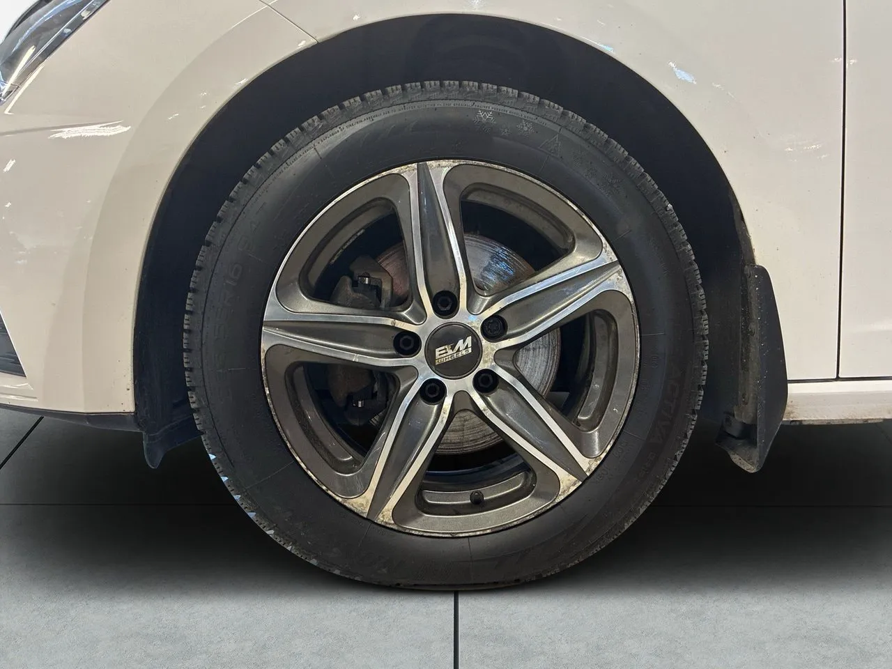 Vehicle image 13