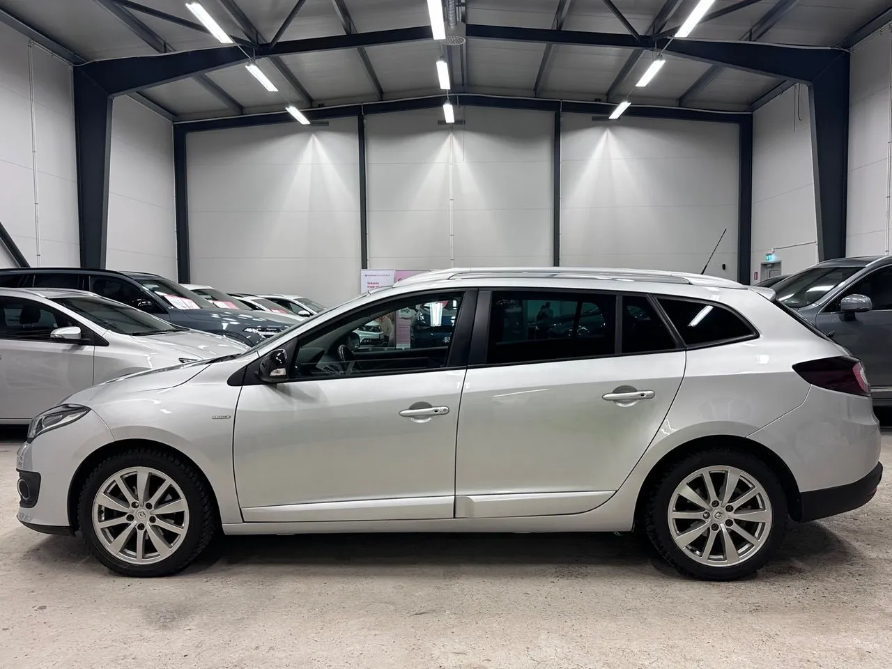 Vehicle image 4