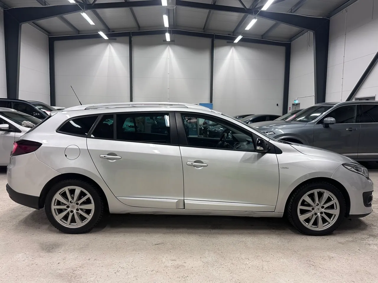 Vehicle image 7