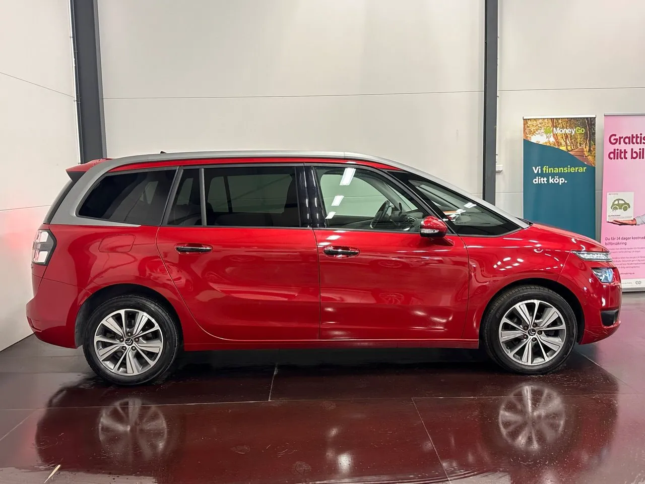 Vehicle image 4