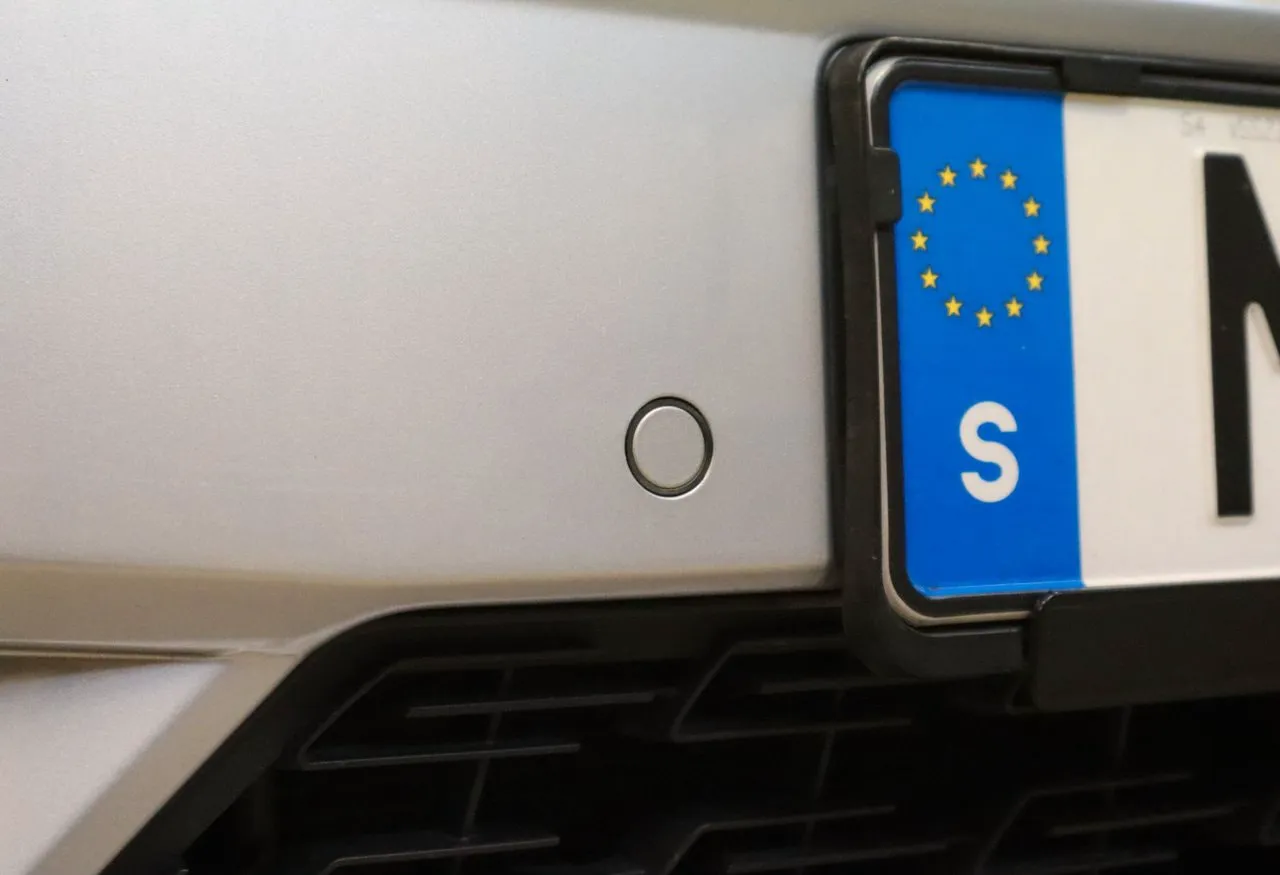 Vehicle image 13
