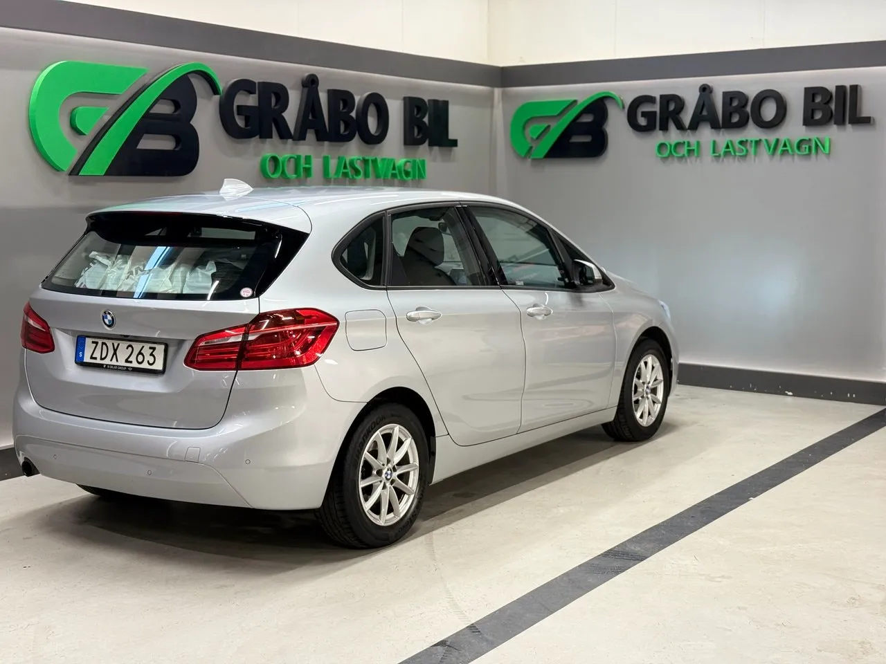 Vehicle image 4