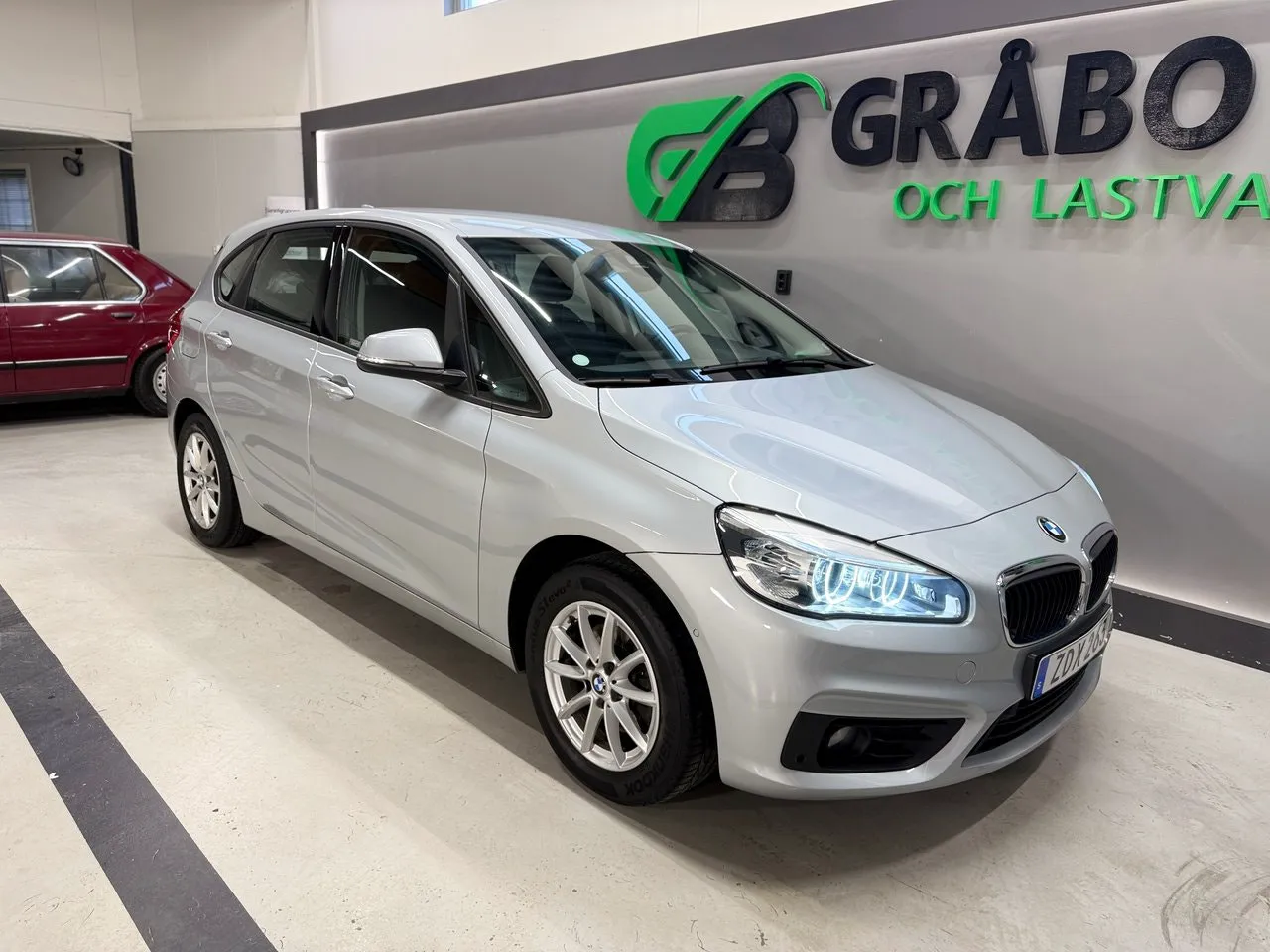 Vehicle image 6