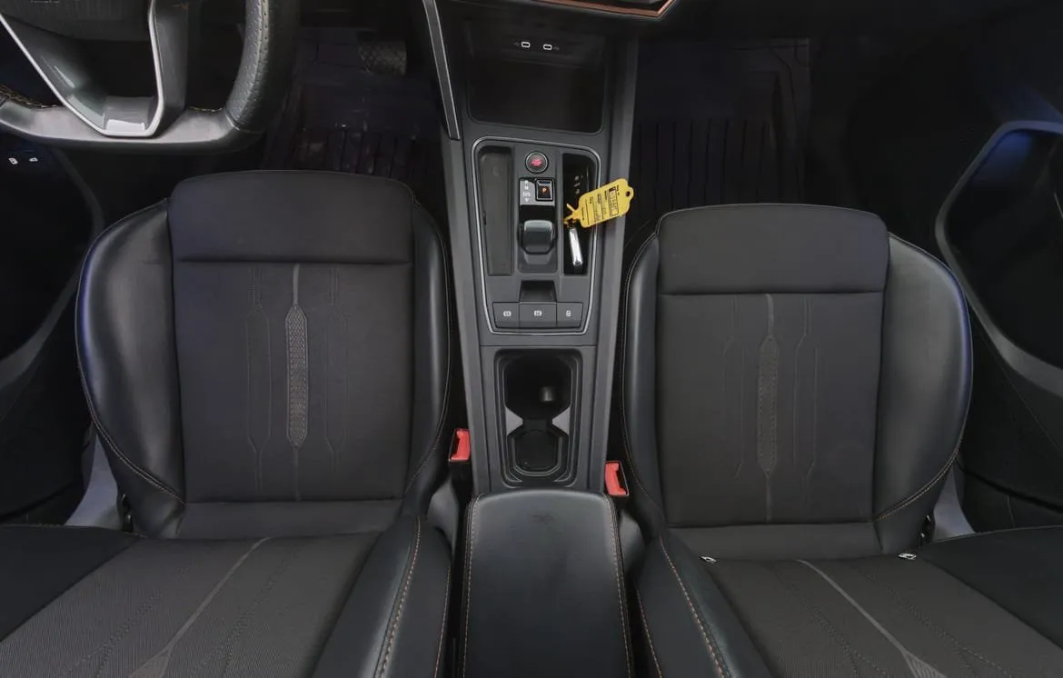 Vehicle image 16