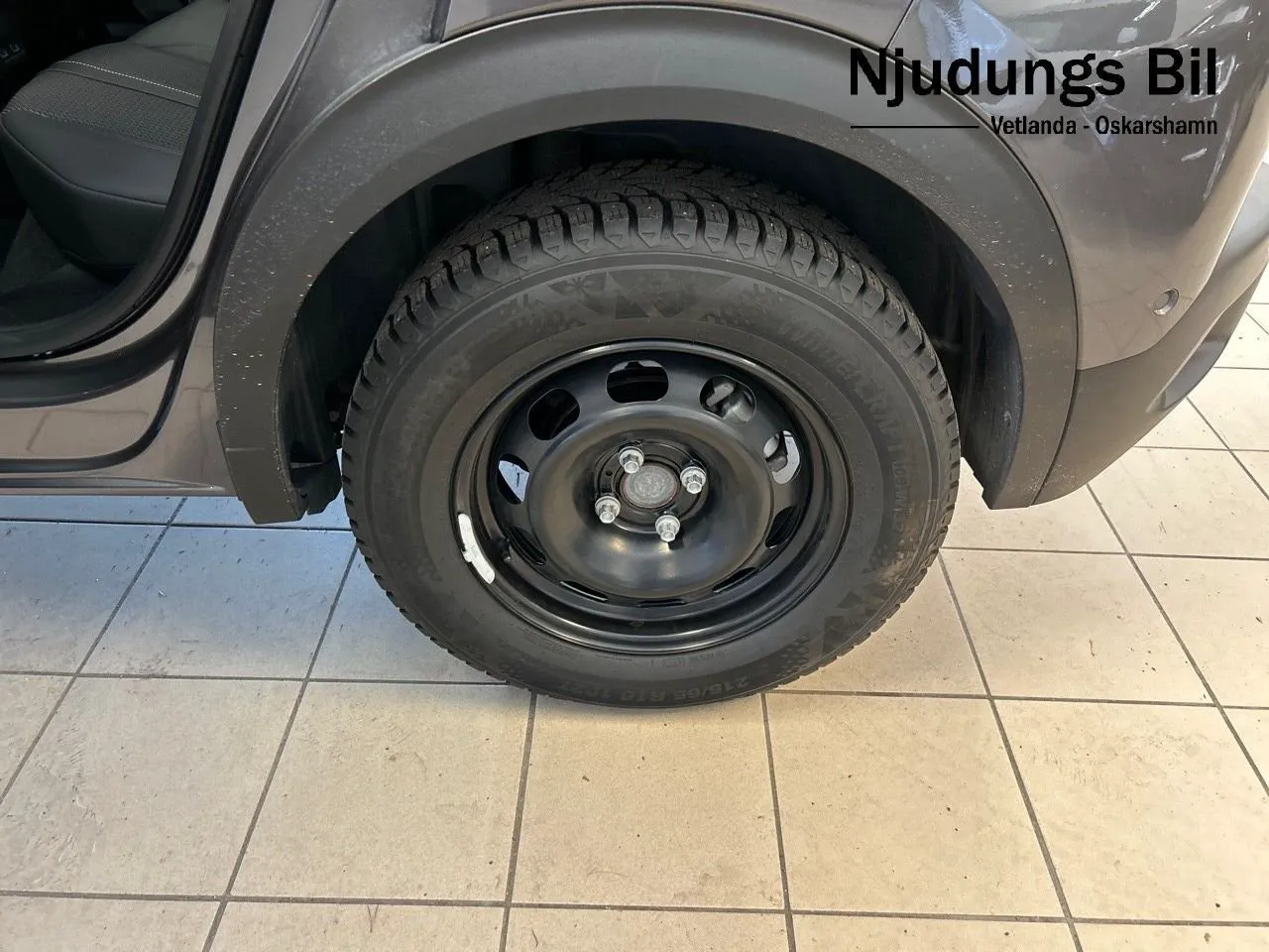 Vehicle image 9