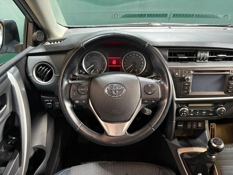 Toyota Auris bild 6