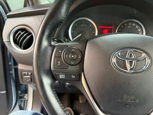 Toyota Auris bild 7