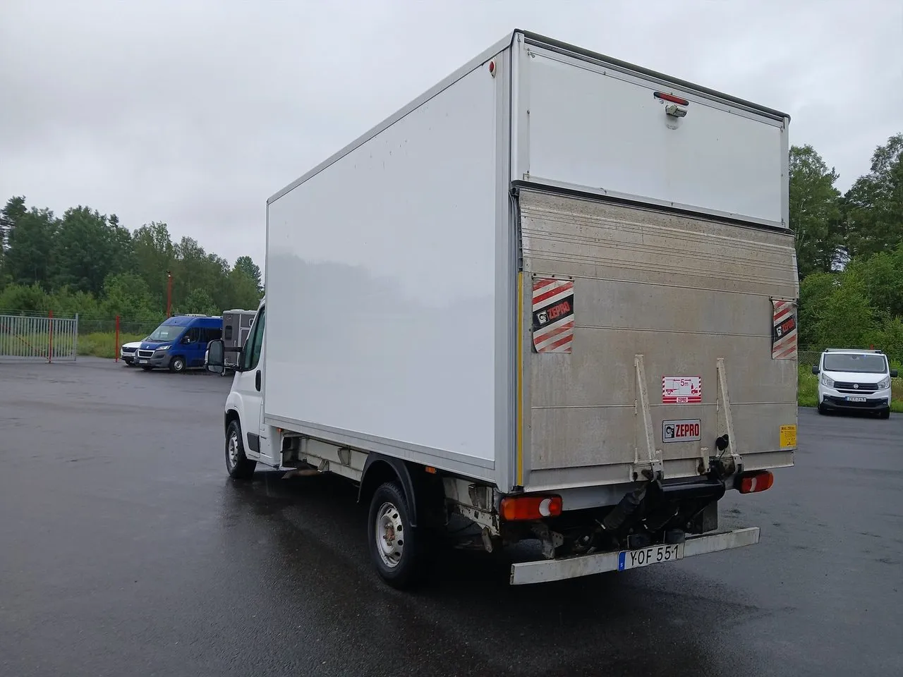 Vehicle image 4