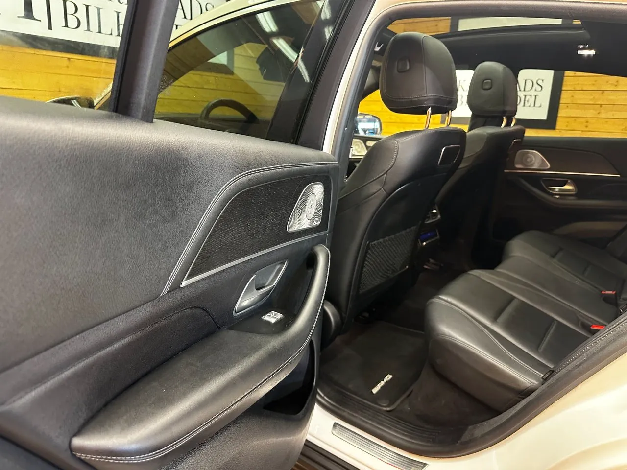 Vehicle image 32