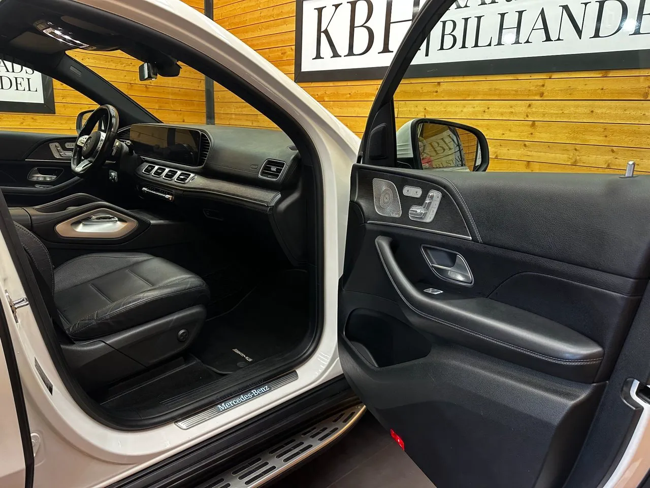 Vehicle image 36