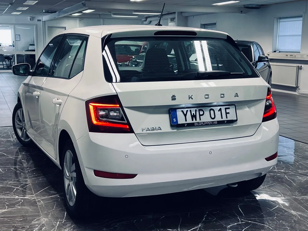 Vehicle image 5