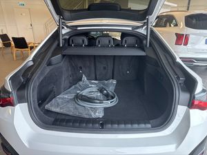 BMW i4 bild 9