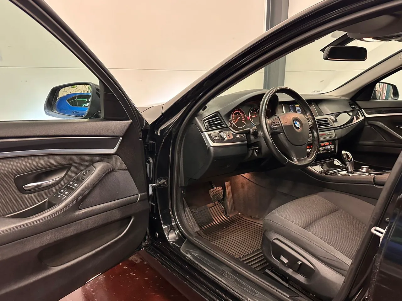 Vehicle image 21