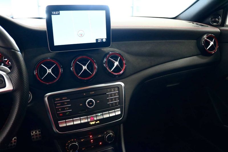 Mercedes CLA45 AMG bild 17