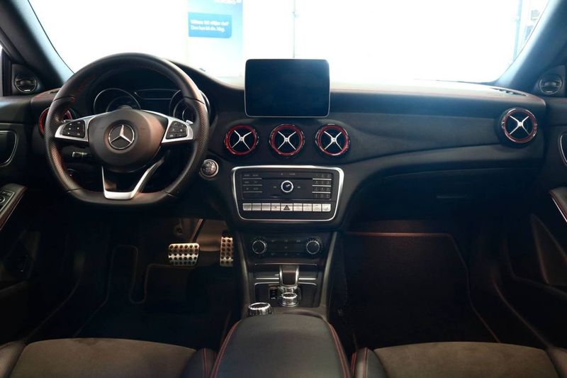 Mercedes CLA45 AMG bild 12