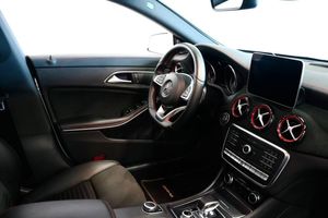 Mercedes CLA45 AMG bild 8