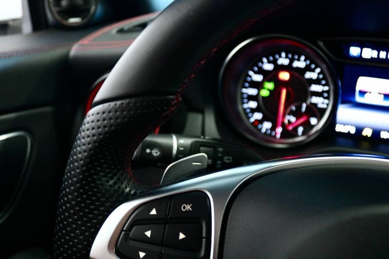Mercedes CLA45 AMG bild 16