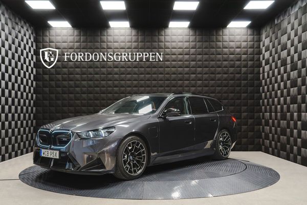 BMW M5 Touring / 727HK / Panorama / Drag/ B&W - 2025