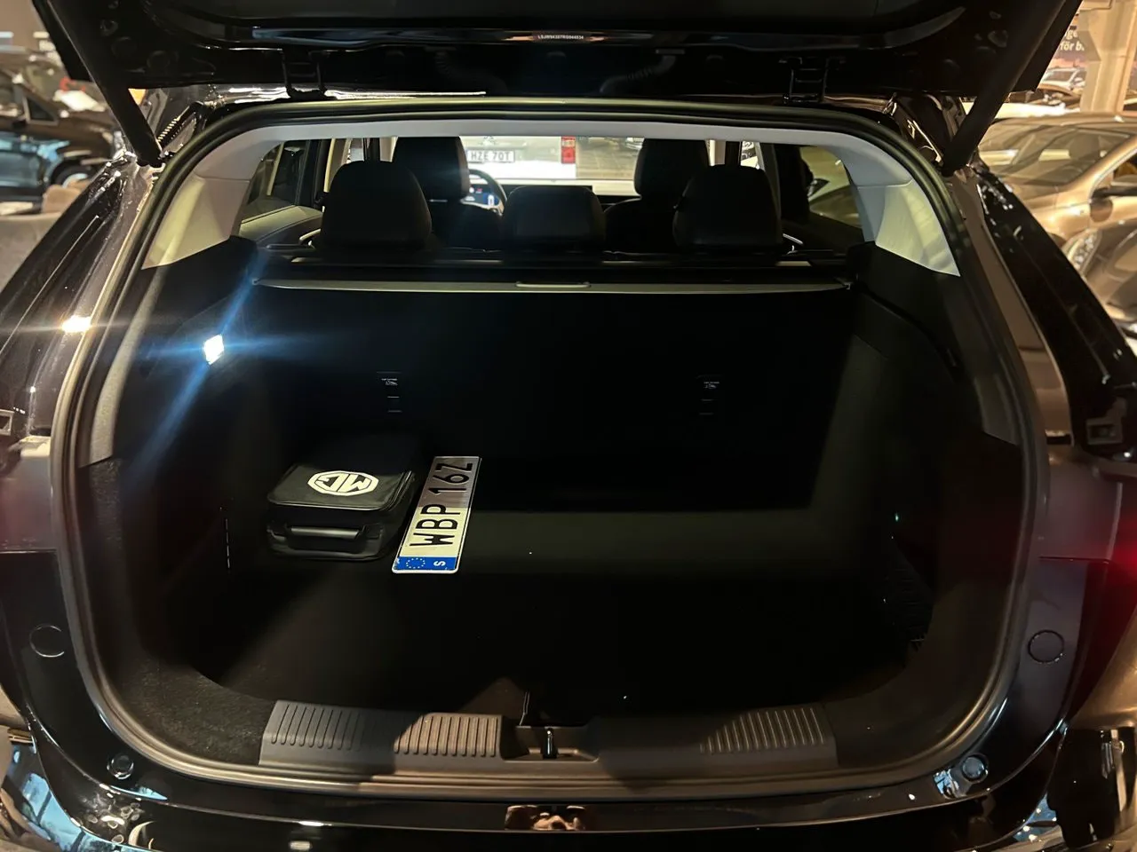 Vehicle image 21