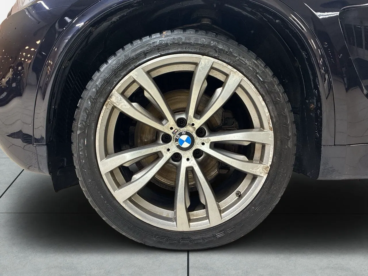 Vehicle image 16
