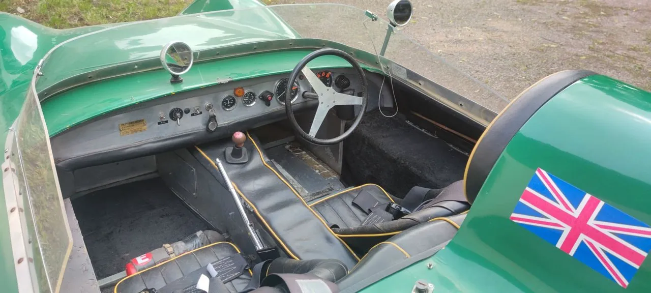 Vehicle image 6