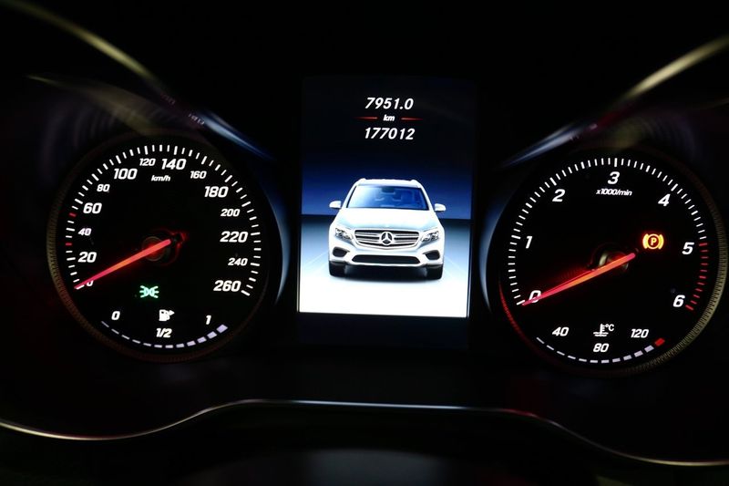 Mercedes GLC220 bild 13