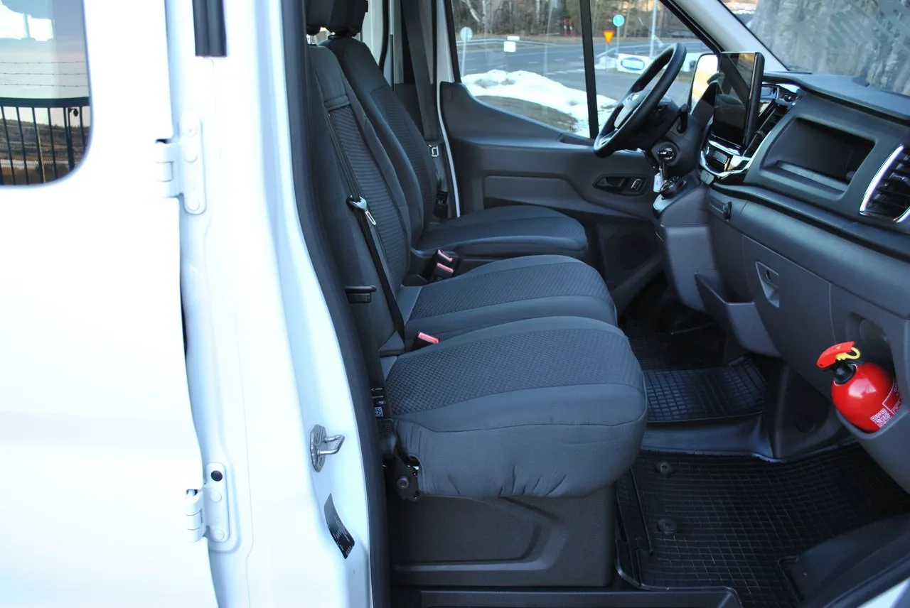 Vehicle image 18