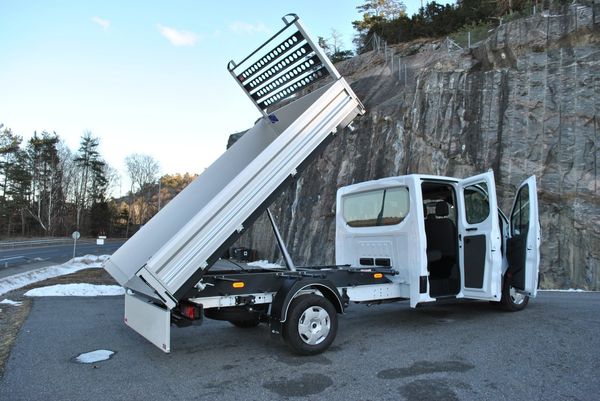 Ford Transit 7-Sits D-Hytt med 3-Vägs Tippflak - 2026