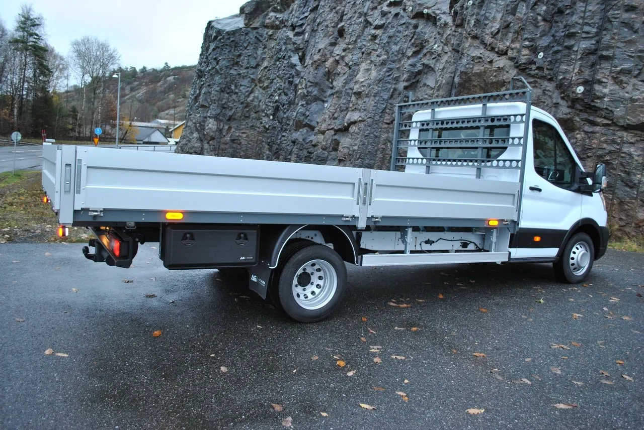 Vehicle image 15