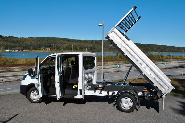 Ford Transit 7-Sits D-Hytt med 3-Vägs Tippflak - 2026