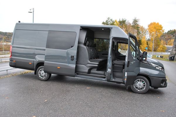 Iveco Daily MultiCab 7-Sits 180HK Aut. MultiCab 7-Sits 180HK Aut. - 2026
