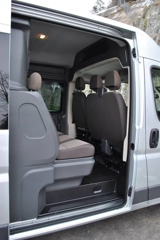 Vehicle image 18