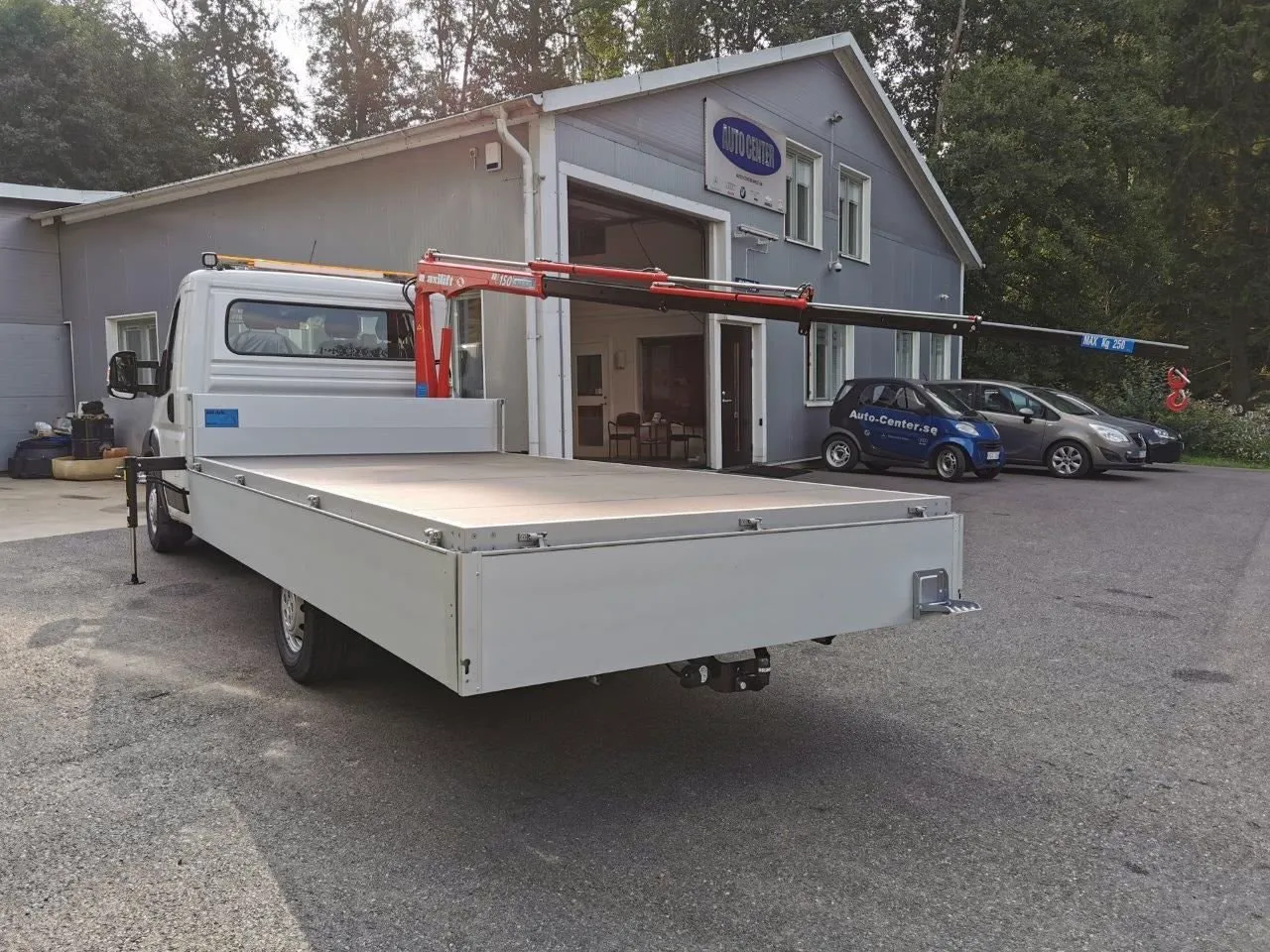 Vehicle image 13