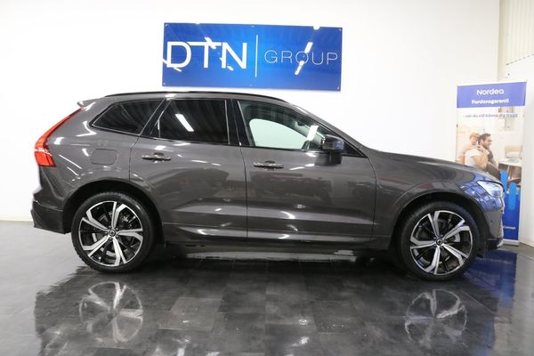 Volvo XC60 Recharge/T6/AWD/Ultimate/VÄLUTRUSTAD/Drag/Pano/360° - 2024
