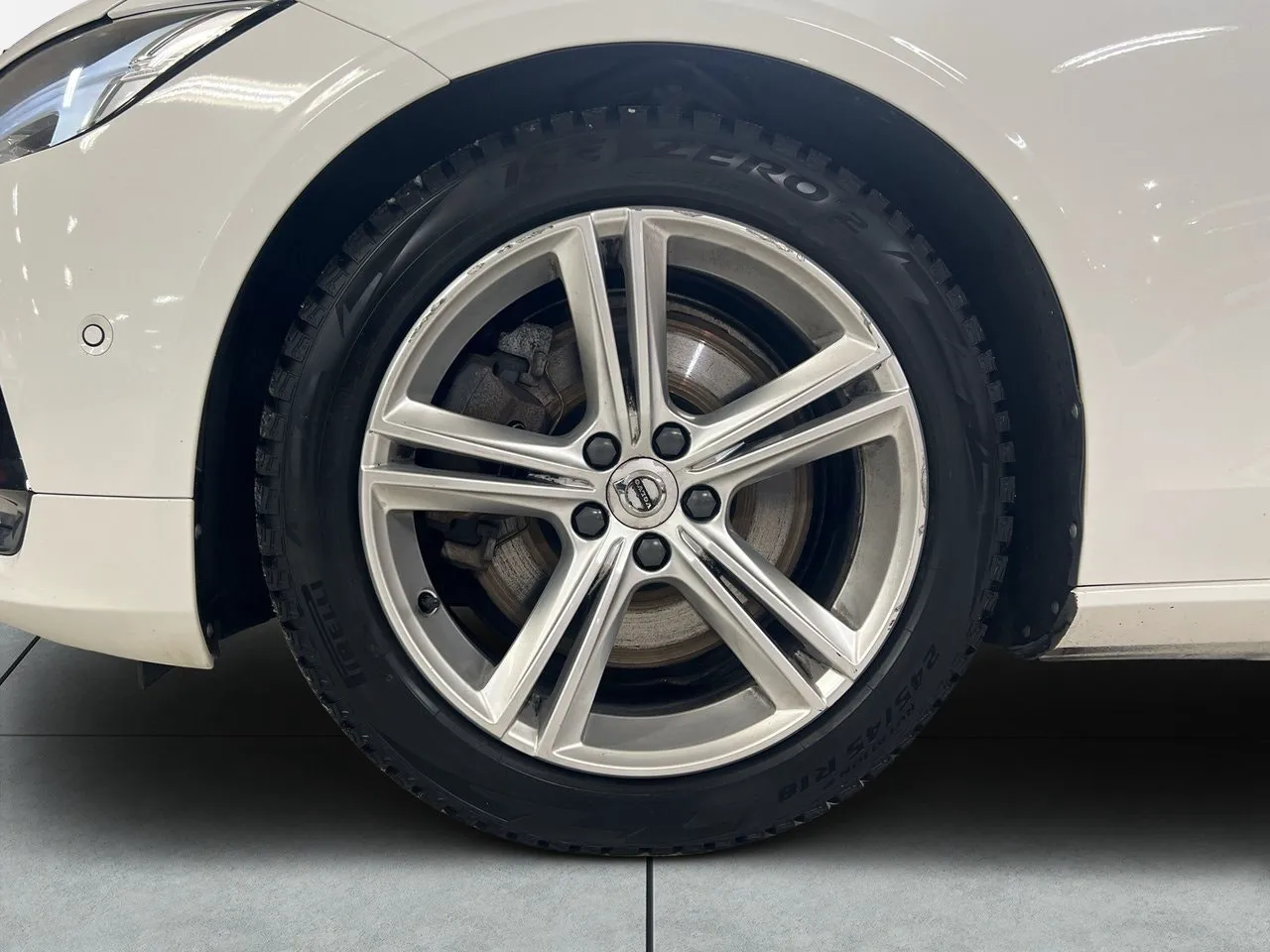 Vehicle image 14