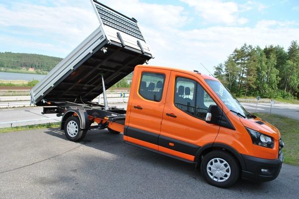 Ford Transit 7-Sitsig D-Hytt med Tippflak. 7-Sitsig D-Hytt med Tippflak. - 2026