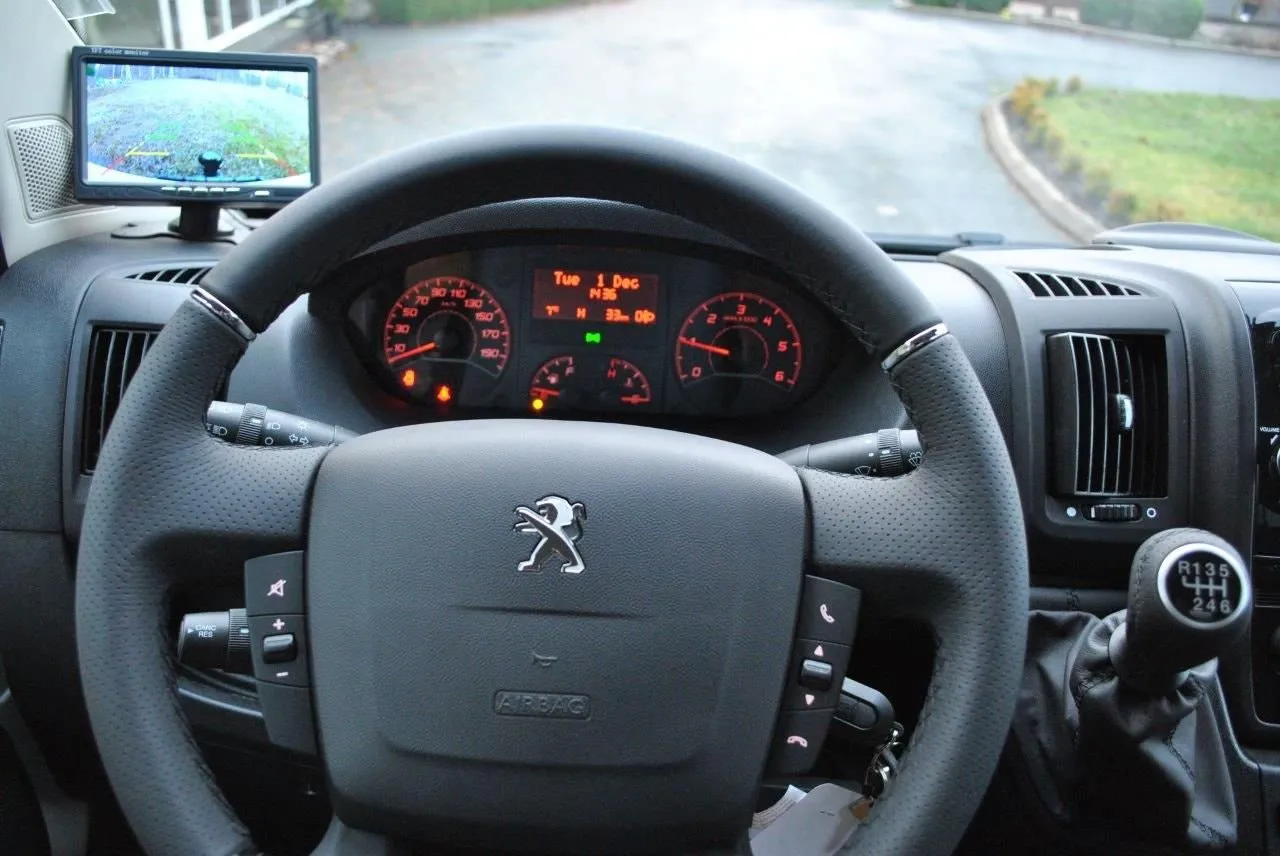 Vehicle image 10