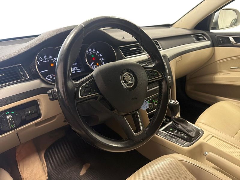 Skoda Superb bild 8