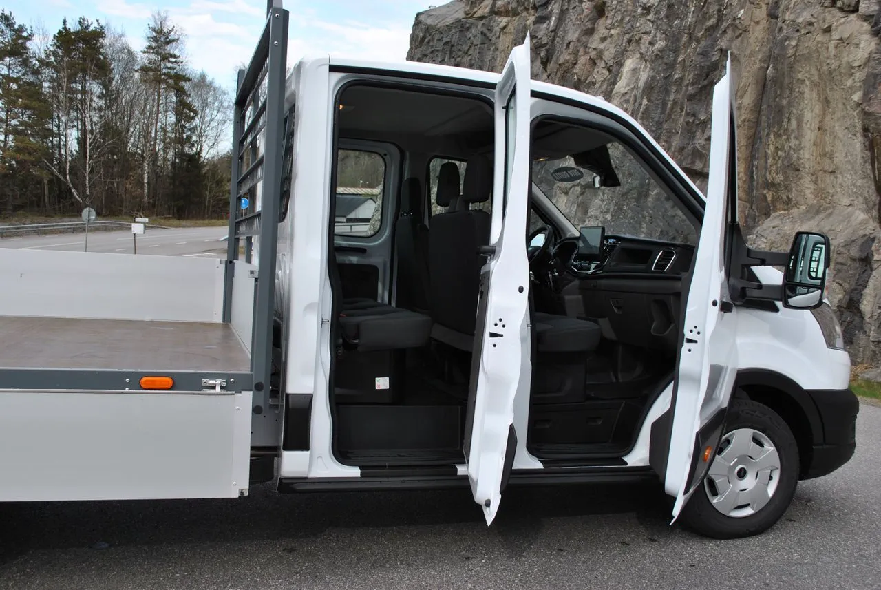 Vehicle image 5