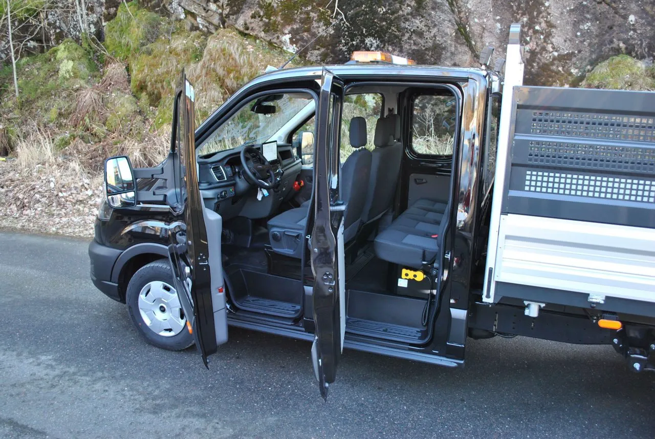 Vehicle image 13